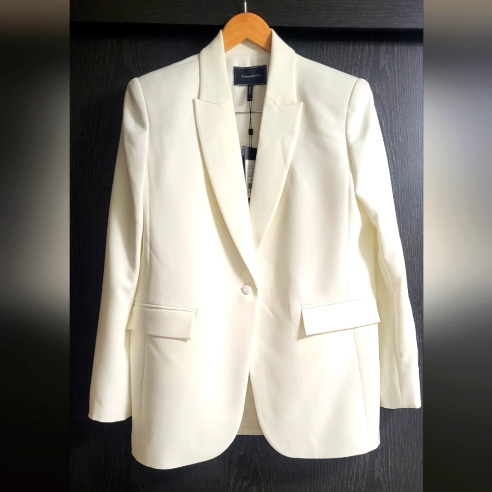 BCBGMaxAzria Oversize White Blazer with Notched Lapels and Structured Shoulders